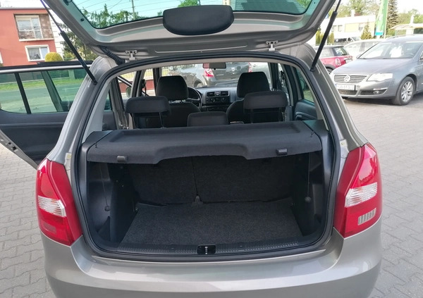 Skoda Fabia cena 18800 przebieg: 135700, rok produkcji 2011 z Trzcińsko-Zdrój małe 172